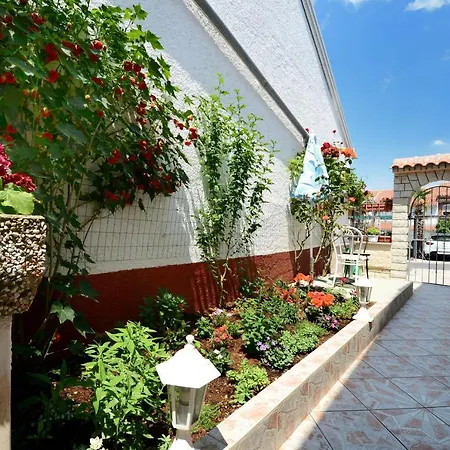 With Parking Space - 13141 Porec