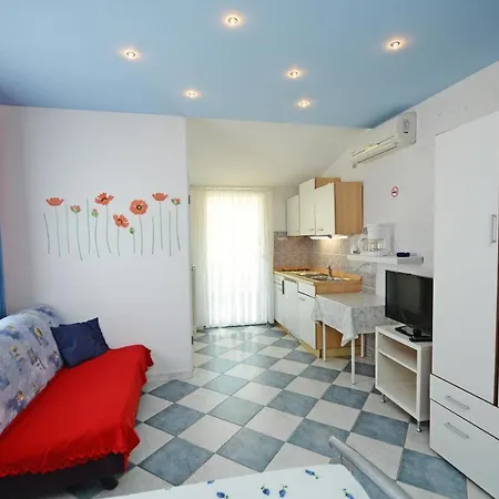 Apartment With Parking Space - 13141 Porec