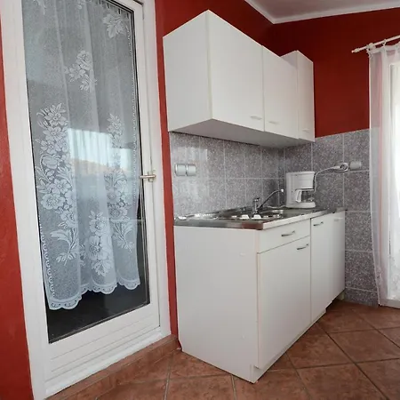 Apartman With Parking Space - 13141 Poreč